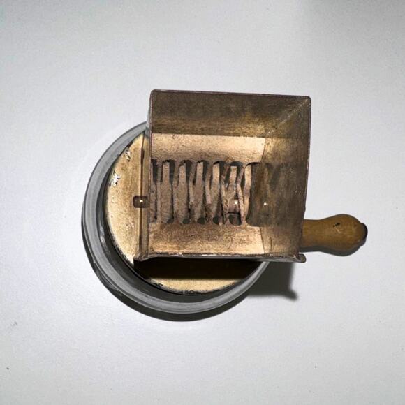 Vintage Nut Grinder Chopper with Glass Jar & Hand Crank Floral Top - Picture 6 of 8